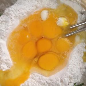 香葱鸡蛋饼的做法 步骤3