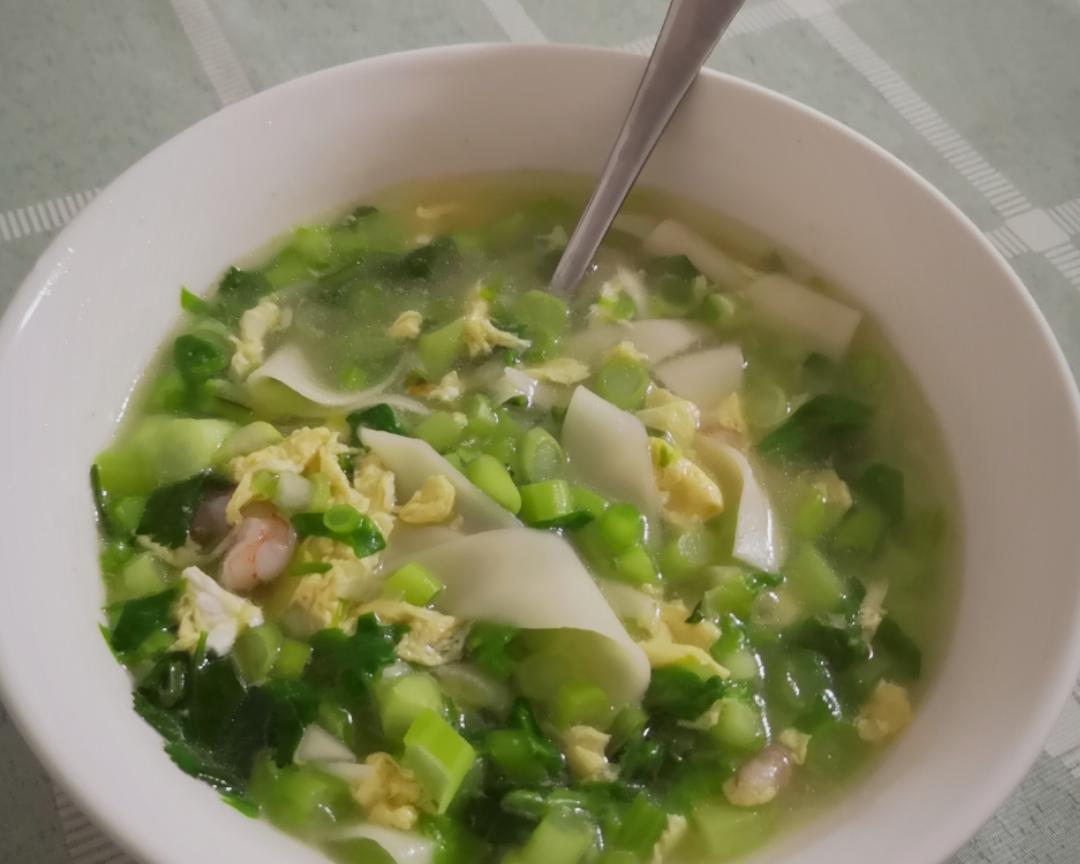 菜心新吃法-菜心鸡蛋虾仁面片汤（香、鲜、清三味一体，看着颜色就有食欲）