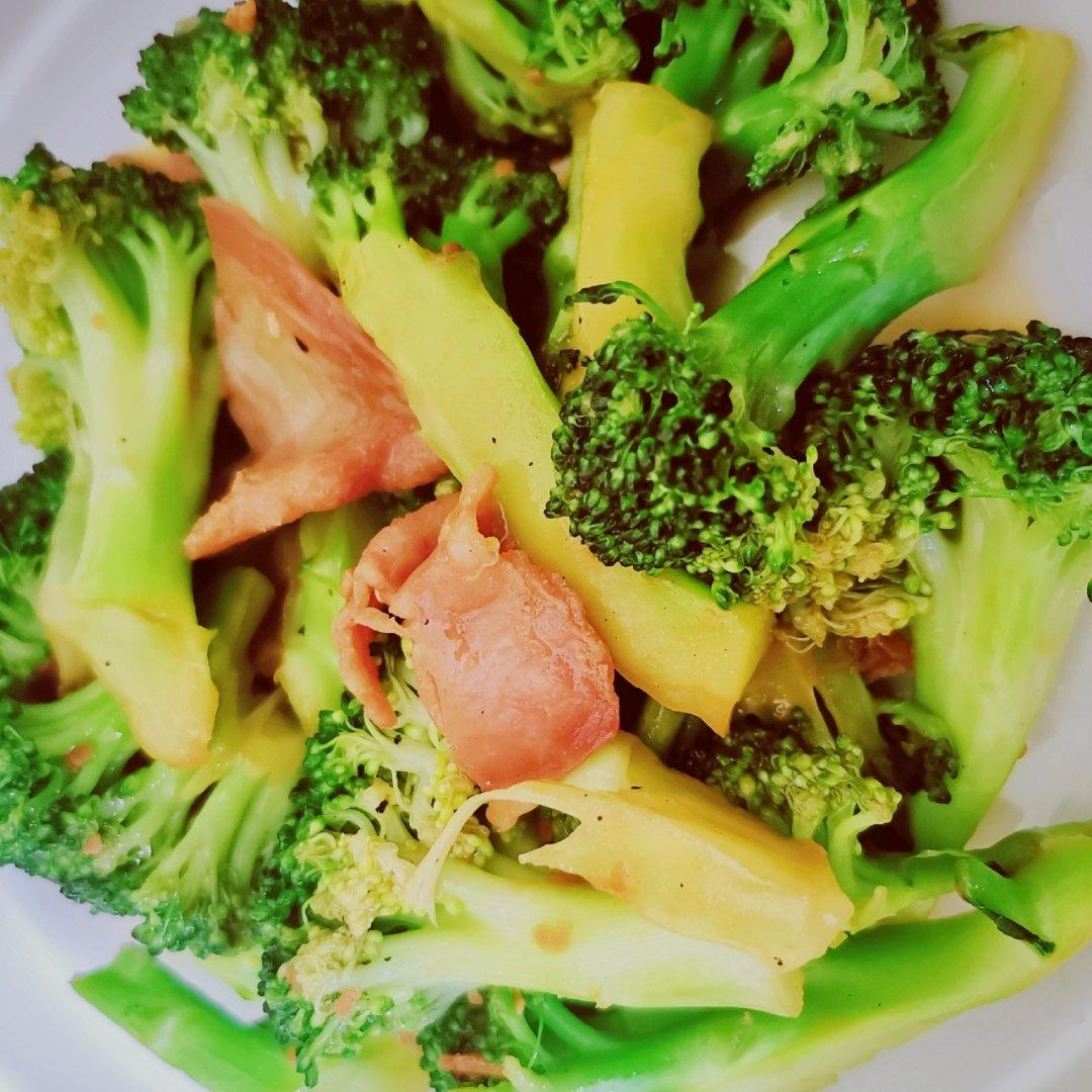 {☀快手晚餐☀}火腿肠滑蛋西兰花