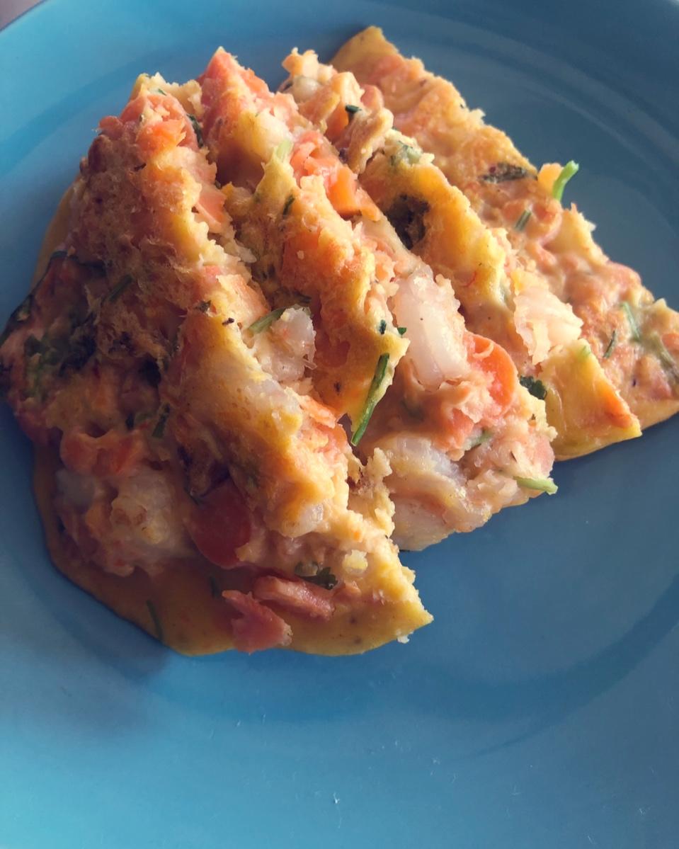 西兰花胡萝卜虾仁鸡蛋饼