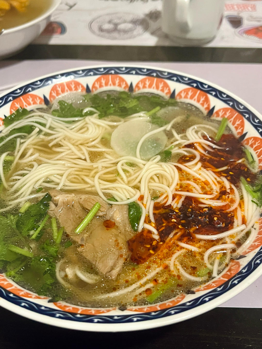 正宗兰州牛肉面～～                        不是兰州拉面😁