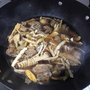 沙茶鸭肉焖笋干的做法 步骤5