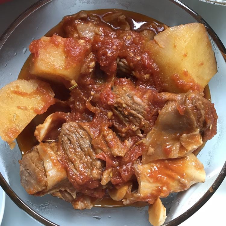 给我一份西红柿炖牛腩，我能吃掉三碗米饭。