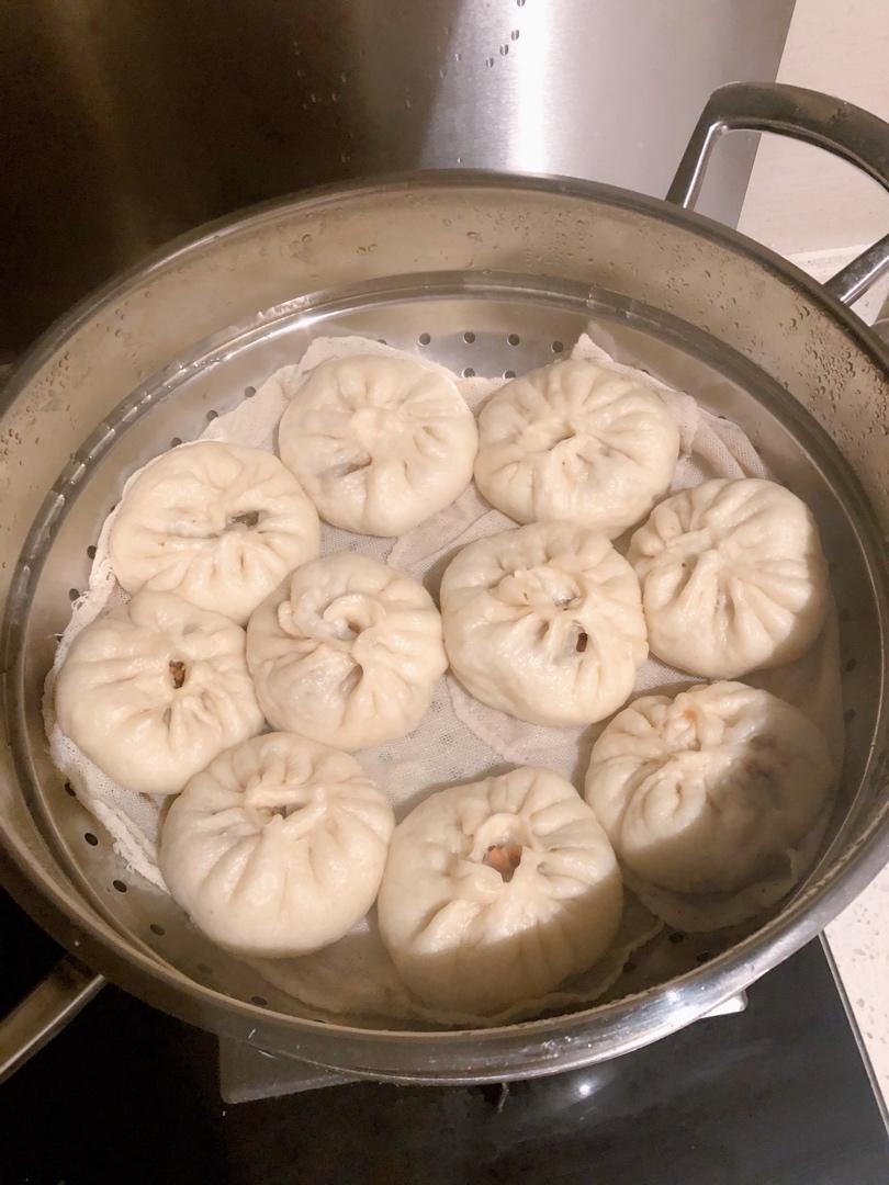 鲜美多汁的洋葱牛肉包子