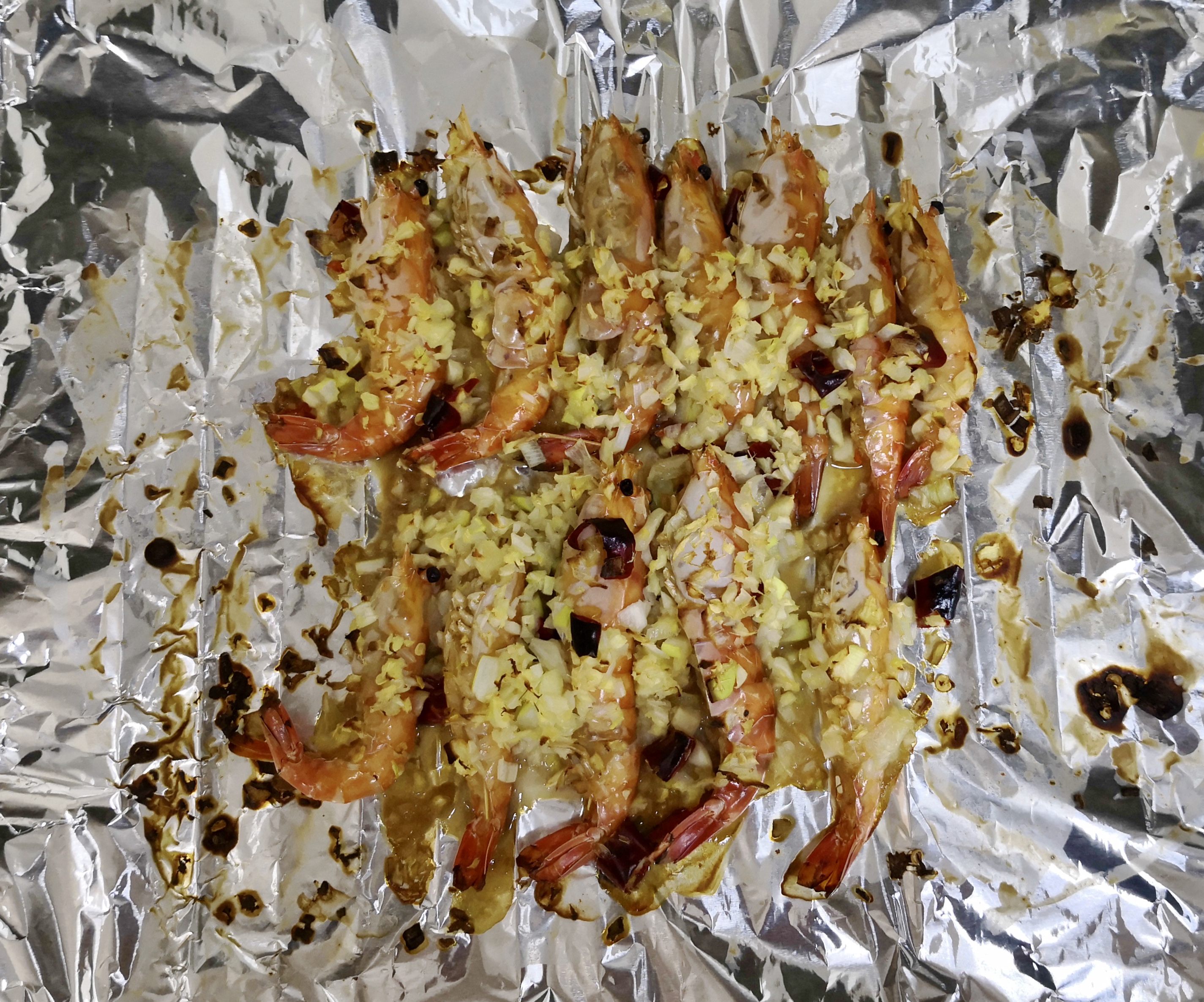 夜晚和烧烤最配，营养美味的蒜蓉烤虾的做法 步骤7