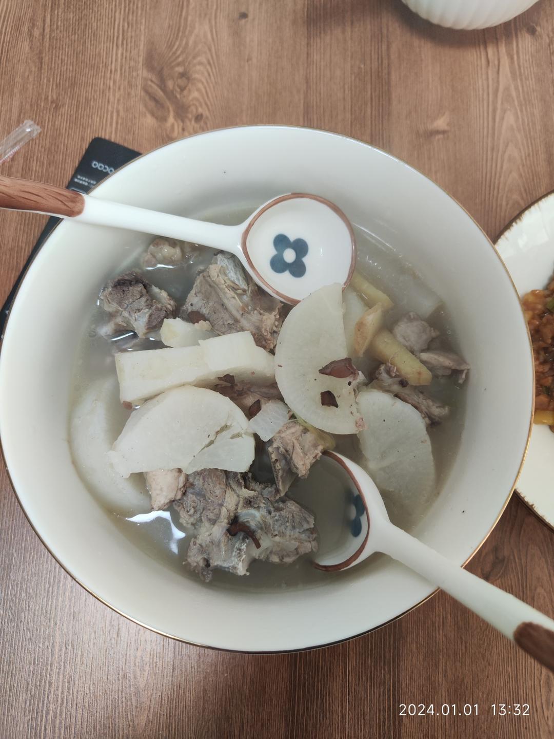 清炖排骨萝卜汤