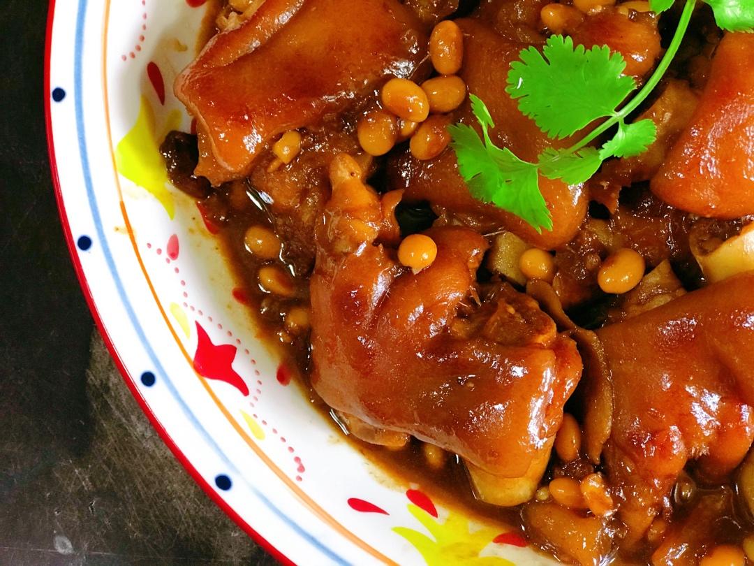 美味的家常菜：红烧猪蹄