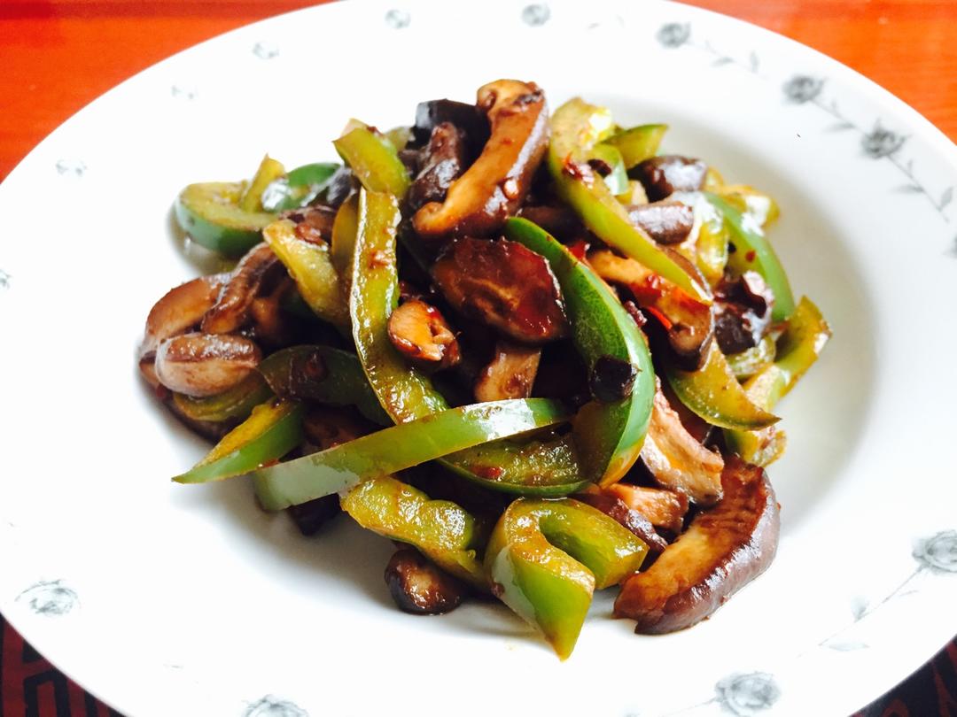 青椒炒香菇