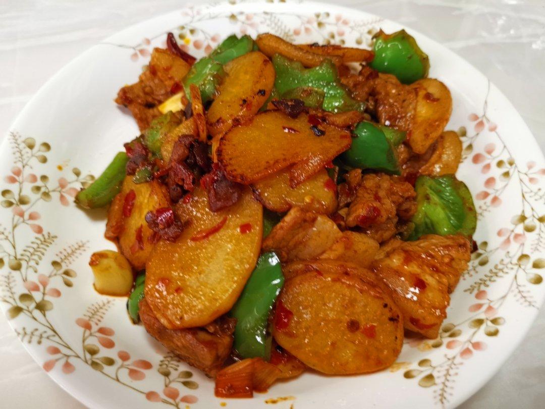 五花肉干煸土豆片