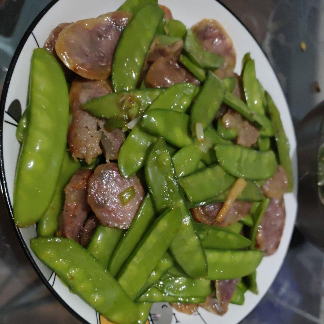 超脆爽的荷兰豆炒香肠