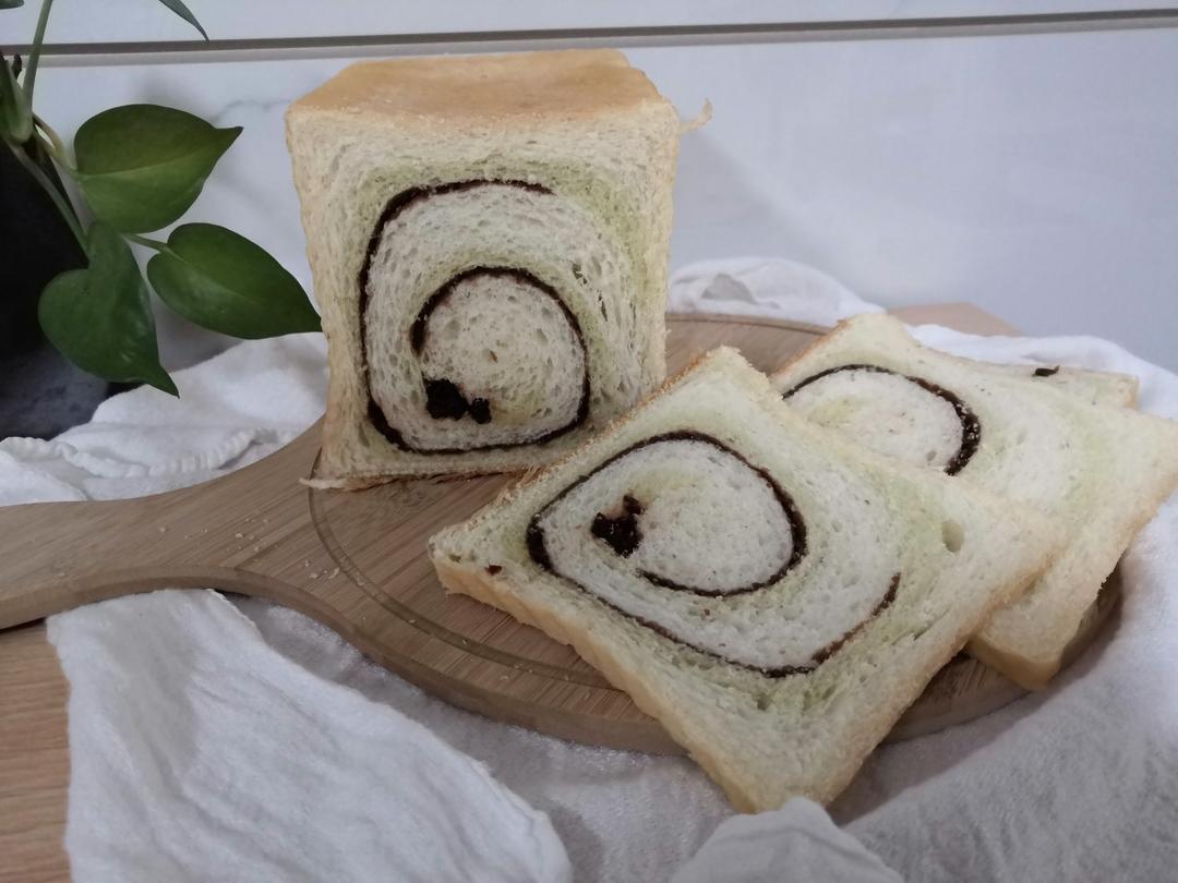 清香柔软的抹茶红豆吐司