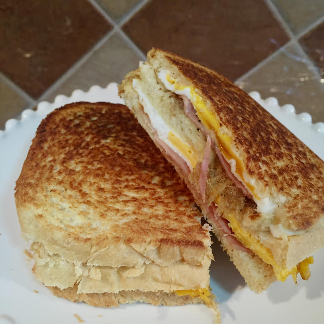 火腿起司热三明治