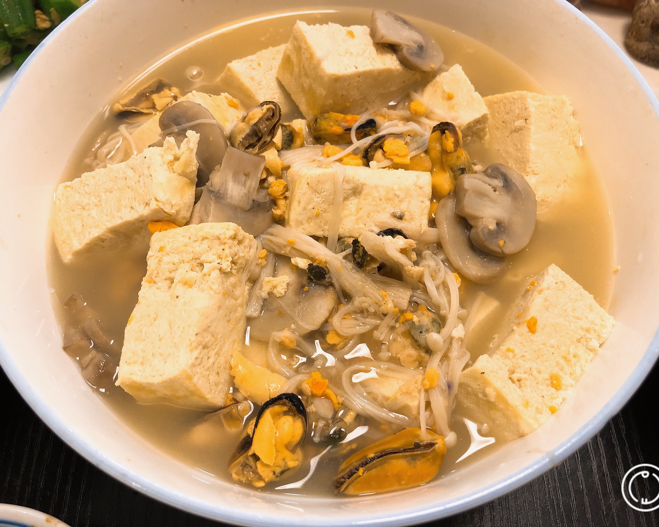 鲜美健康解馋的淡菜豆腐汤的做法