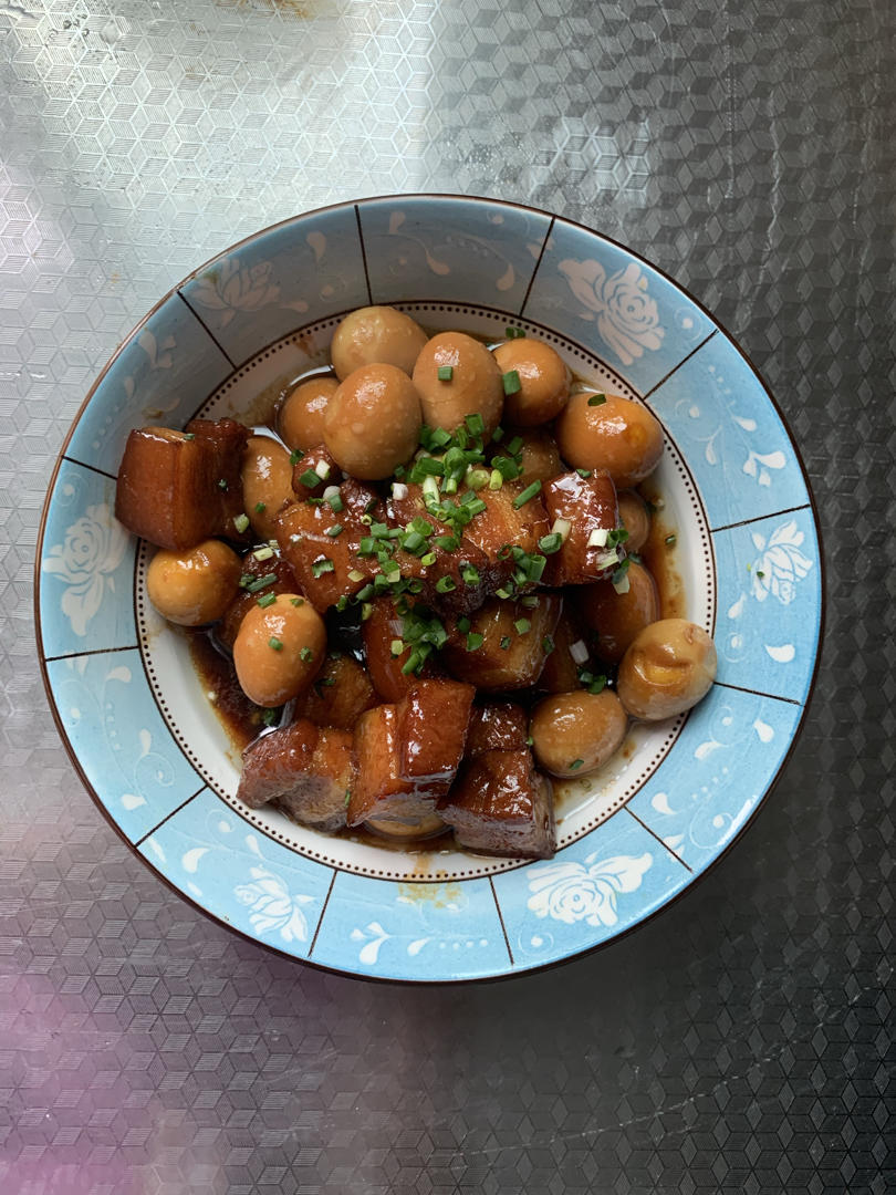 加了鹌鹑蛋后，这盘红烧肉，美味的逆天啦——鹌鹑蛋烧肉（孔瑶食谱）