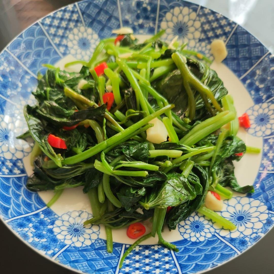 脆嫩好吃的清炒红薯叶，拿肉都不换！
