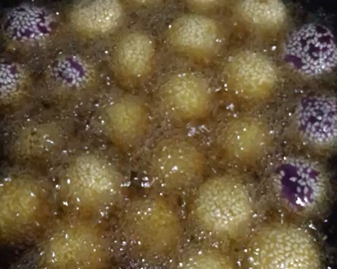 （紫薯，红薯，南瓜）芝麻球（新年美食）的做法 步骤12