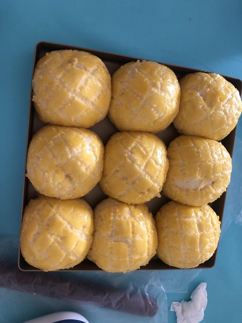 好吃到炸裂的港式菠萝包（附带制作酥皮的小视频）