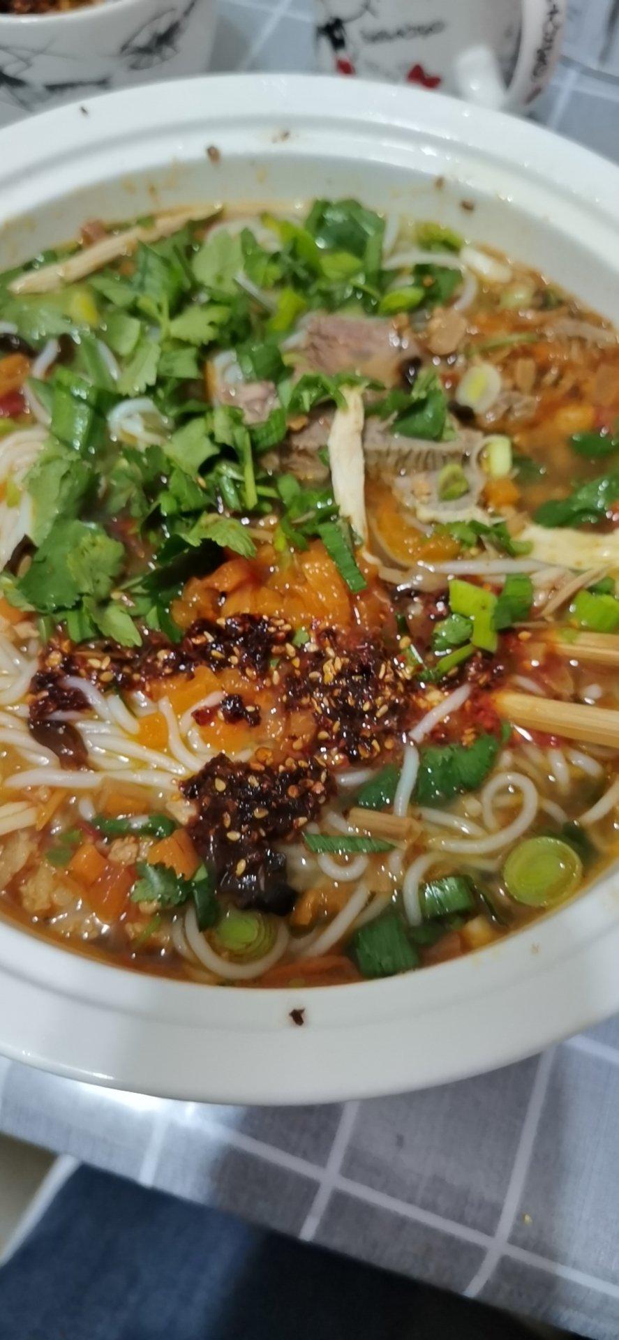 美妈爱做饭做的徐州米线(附肉酱做法)