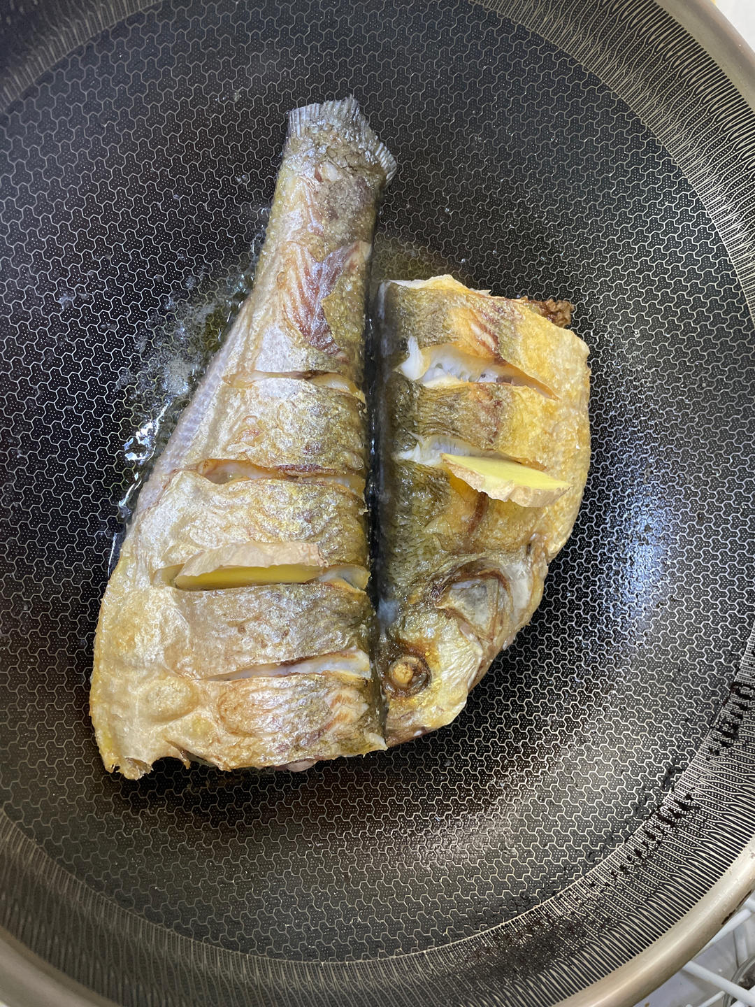 煎鱼/煎黄花鱼/漂亮不掉皮/铁锅煎鱼不粘锅