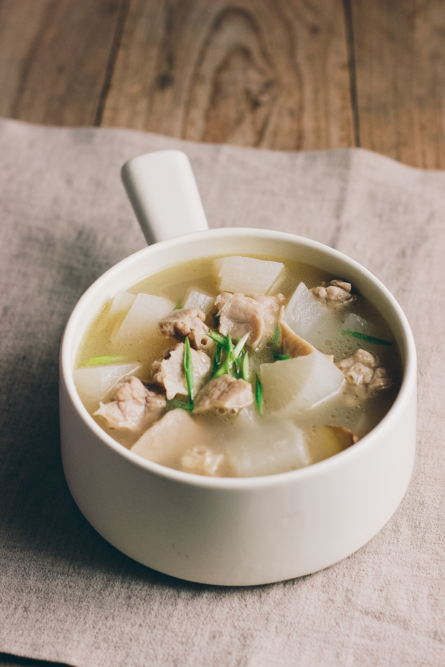 王光光光光做的白萝卜猪肺汤--松下sr-any151-p ih变频电饭煲