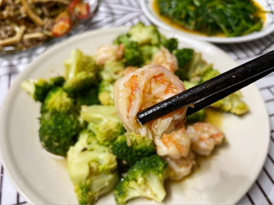 虾仁炒西兰花的做法