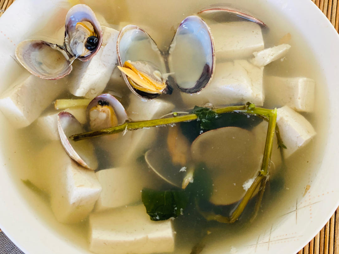 蛤蜊豆腐汤