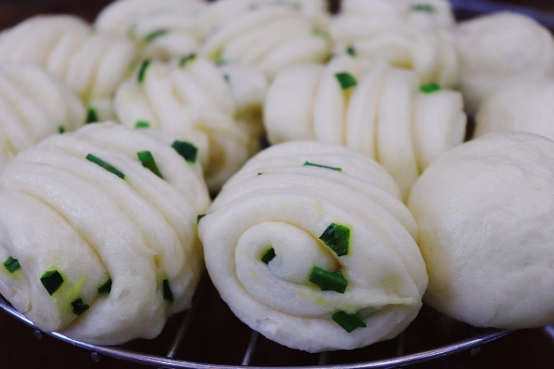 一次发酵就能松软好吃的葱油花卷
