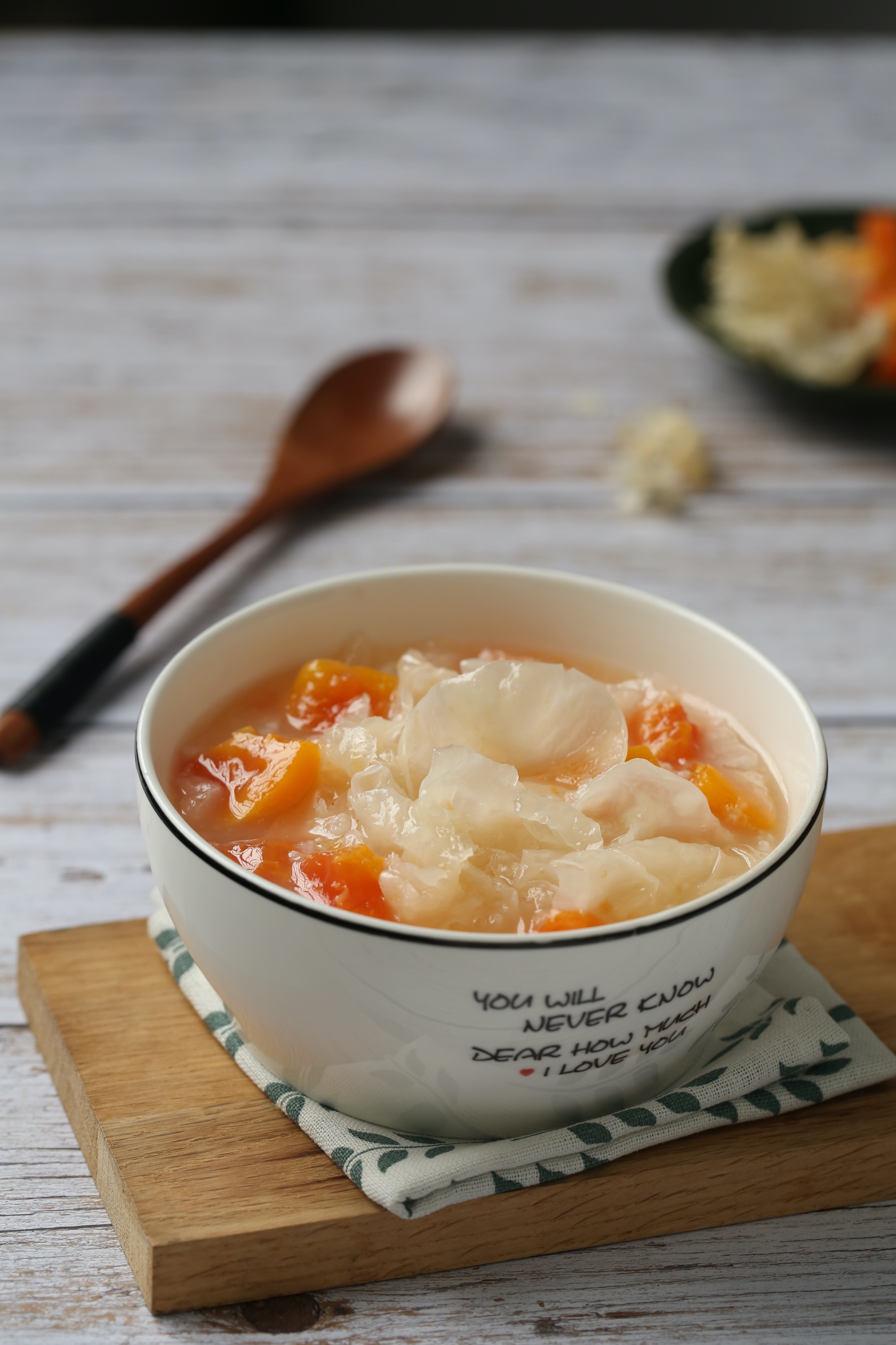 银耳木瓜糙米粥——是甜品更是主食的做法
