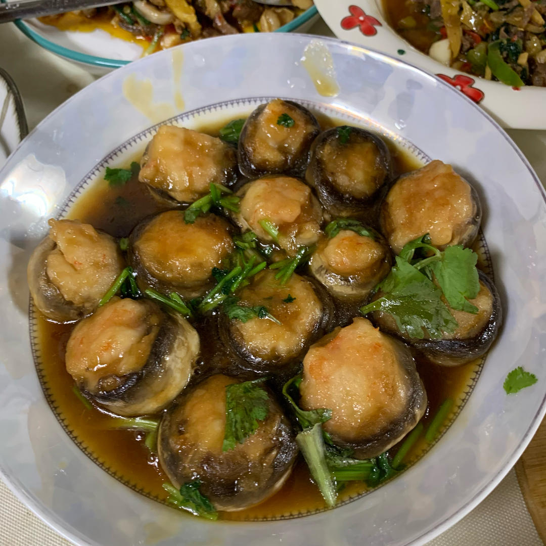 一口爆汁的虾滑酿口蘑