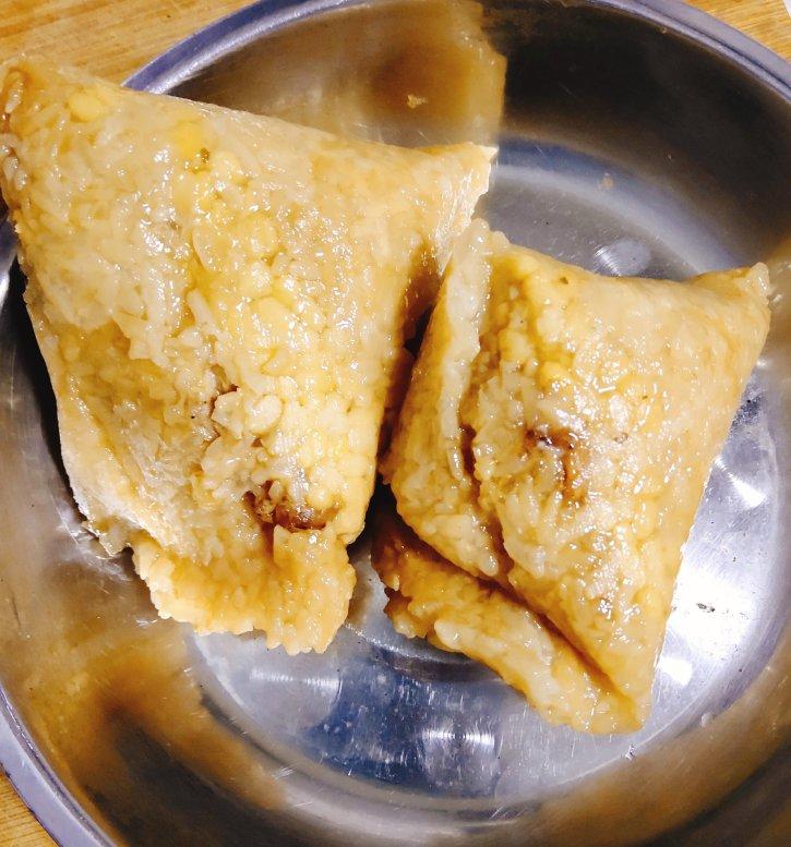 咸蛋黄肉粽vs绿豆肉粽