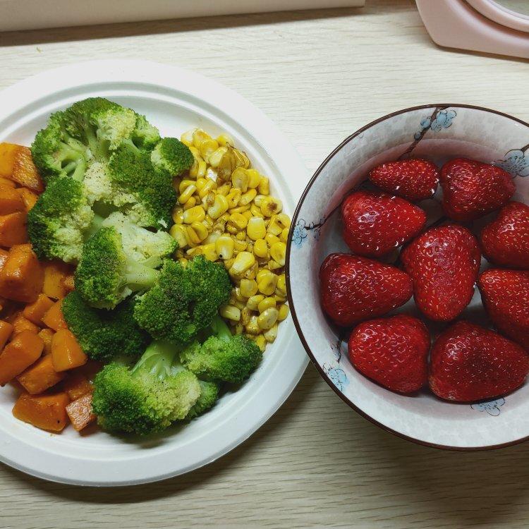 鸡胸肉西兰花南瓜玉米沙拉