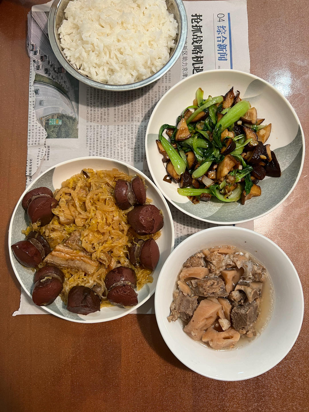 东北杀猪菜，五花肉炖酸菜血肠