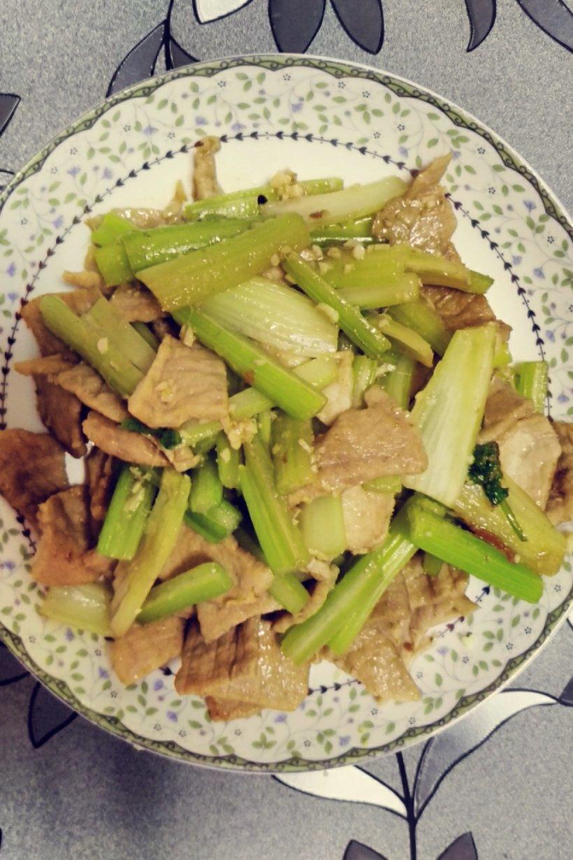 芹菜炒牛肉【附让牛肉嫩嫩的小秘密】