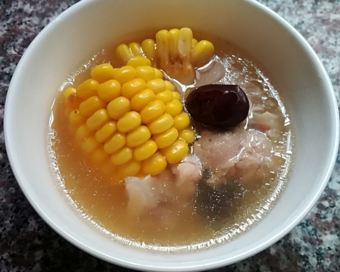 高压锅里的玉米猪骨汤的做法 步骤2