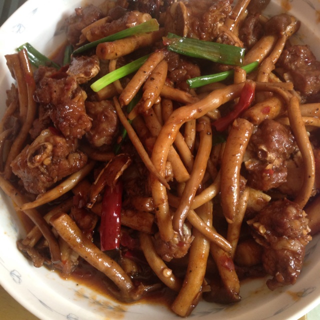 小鱼儿-218做的鲜茶树菇烧排骨