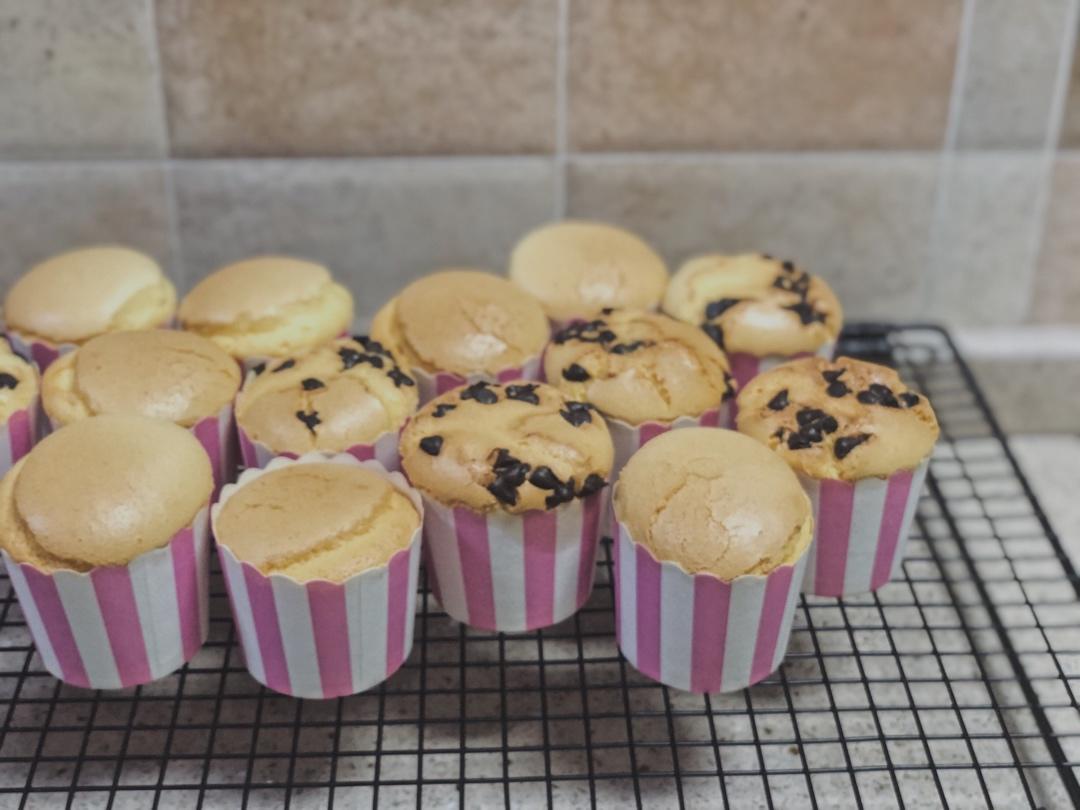 不塌不凹的纸杯戚风蛋糕