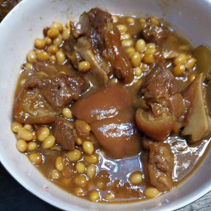 入口即化的黄豆烧猪蹄（黄豆无需浸泡）