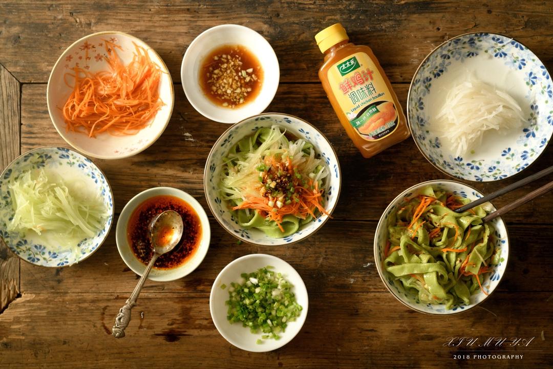 鸡汁三丝拌菠菜面——太太乐鲜鸡汁