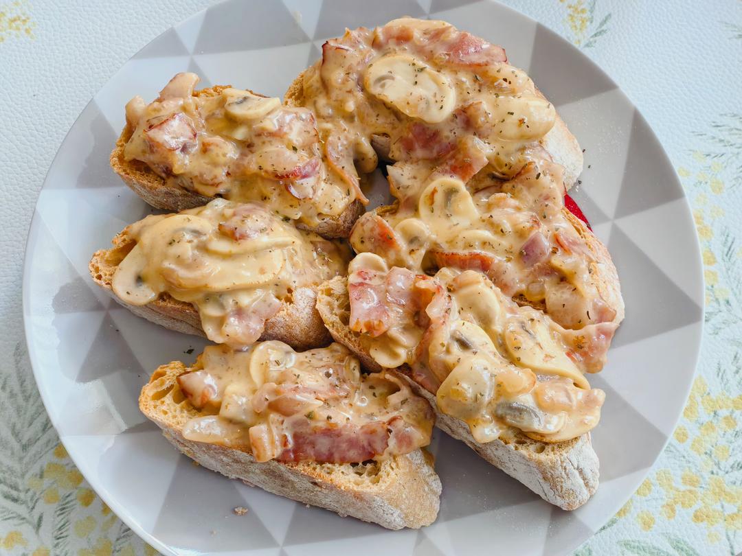 这也太香了‼️奶油蘑菇培根佐法棍🥖爆好吃😋