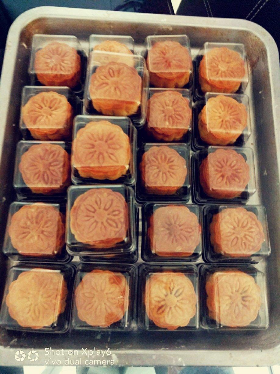 广式月饼—蛋黄莲蓉月饼