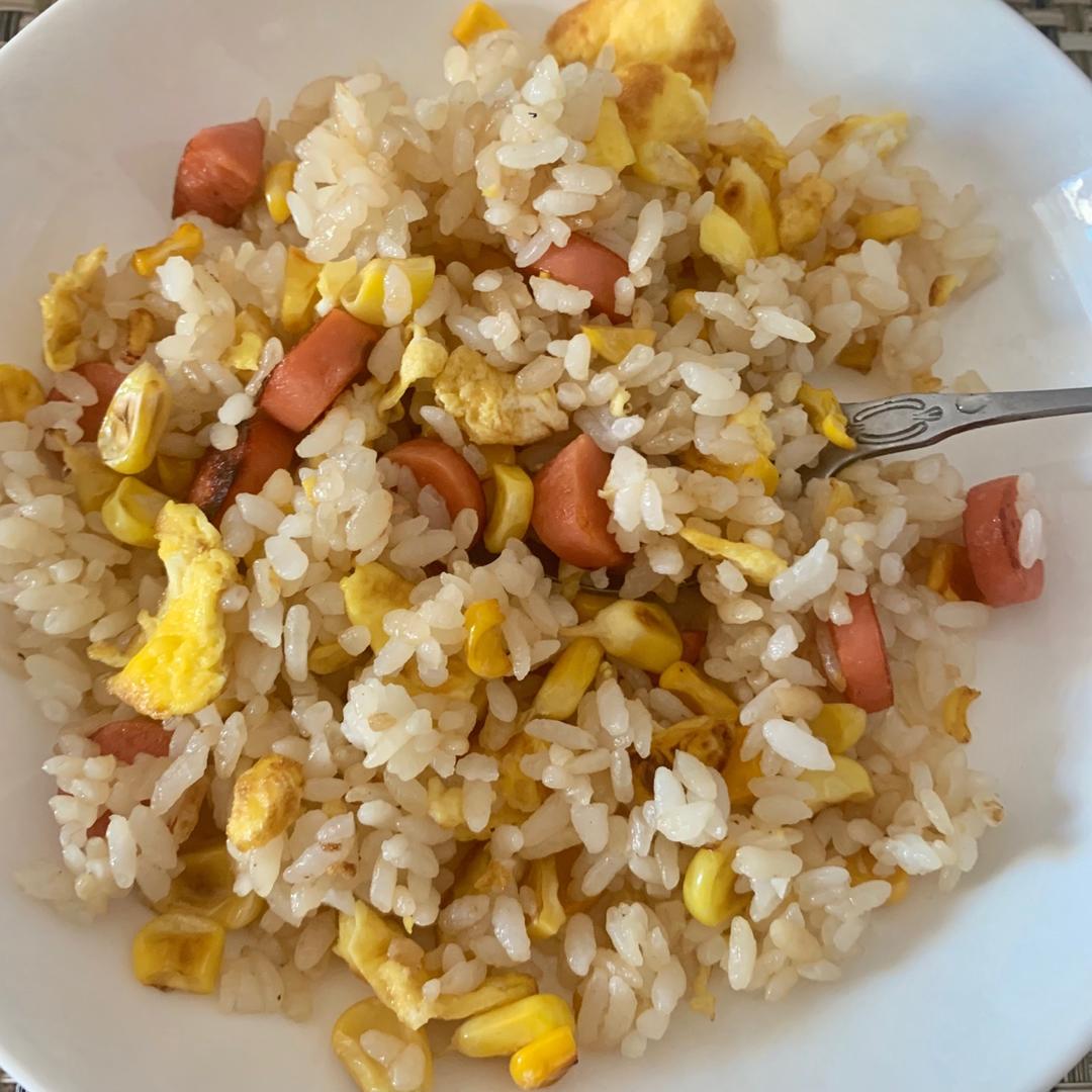 玉米胡萝卜火腿鸡蛋炒饭