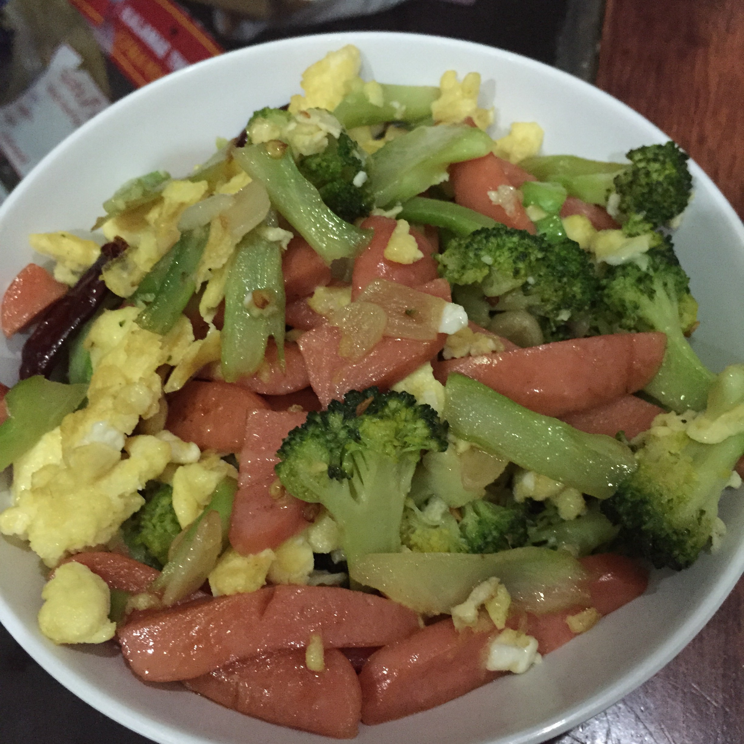 {☀快手晚餐☀}火腿肠滑蛋西兰花