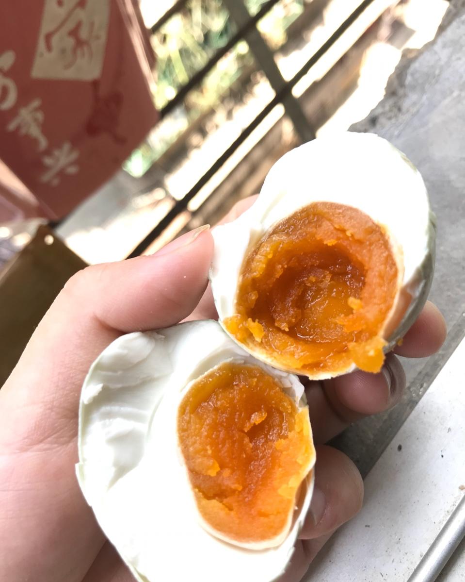 个个流油咸鸭蛋 简单好吃 再也不用去买了