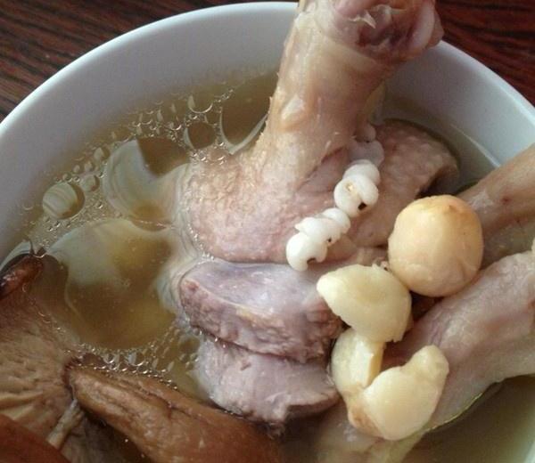 莲子薏米老鸭汤的做法