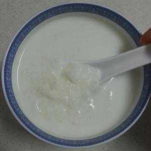 大米牛奶粥的做法 步骤4