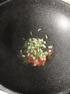 〈辣豆瓣酸菜炒羊肉〉，一级棒👍，欣小厨 😉的做法 步骤6