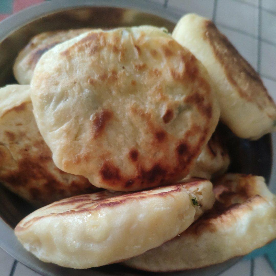 不揉面，不擀皮的萝卜丝鸡蛋发面馅饼
