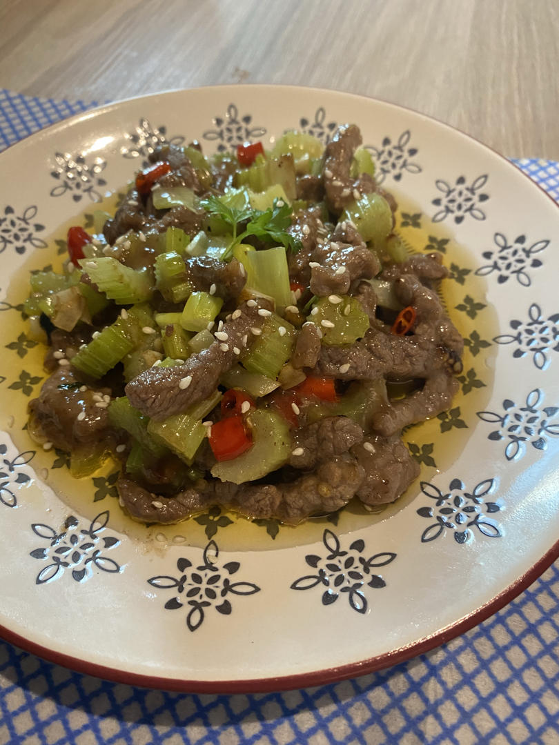 小炒牛肉（肉嫩味香）