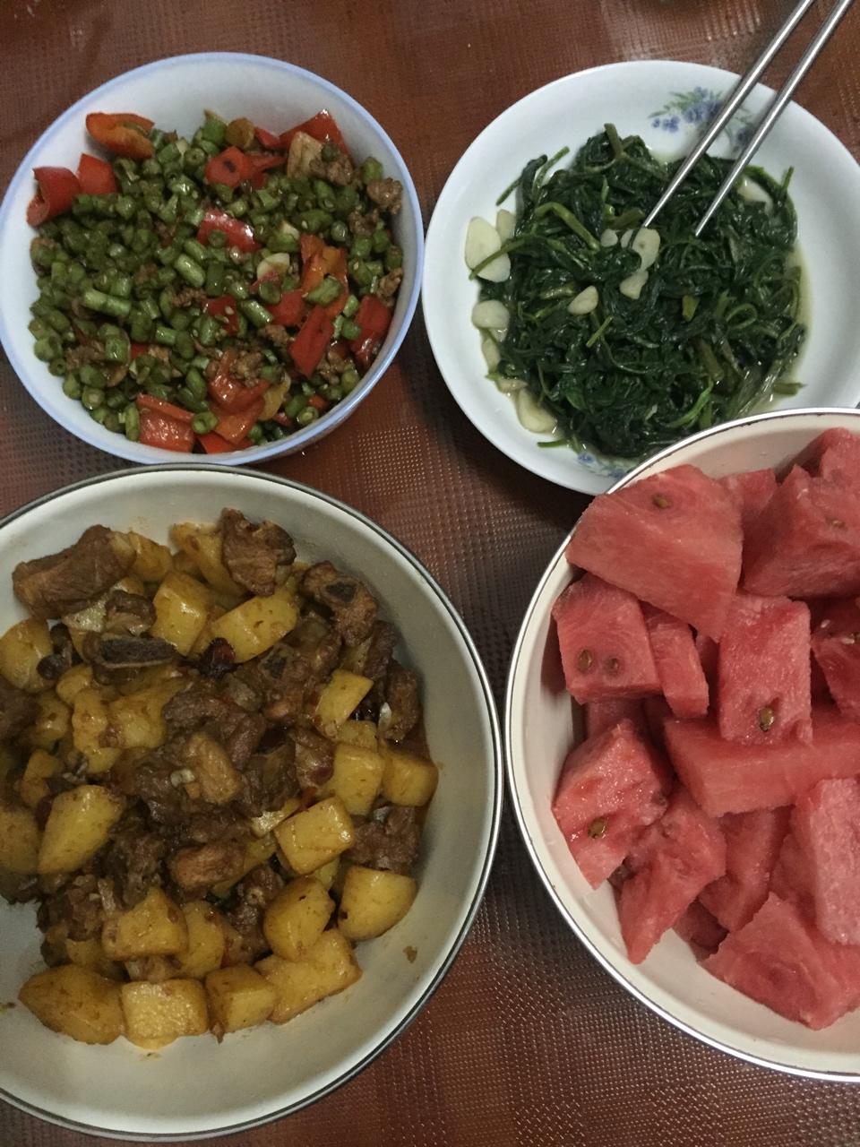 川味土豆烧排骨