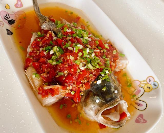 🌶️剁椒鲈鱼🐟微辣鲜香㊙️满腹❤️机的做法
